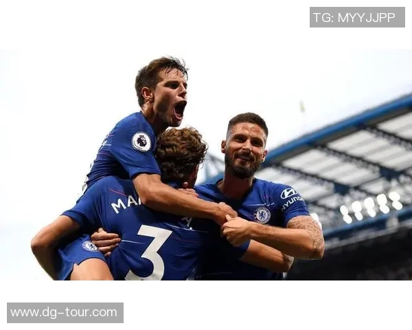 曼城与本菲卡友谊赛激战四三红牌事件引发全场热议与焦点分析