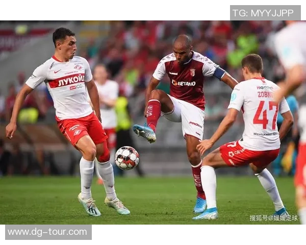 德甲精彩对决拜仁与波尔图激战成平局帽子戏法瞬间引发全场热潮